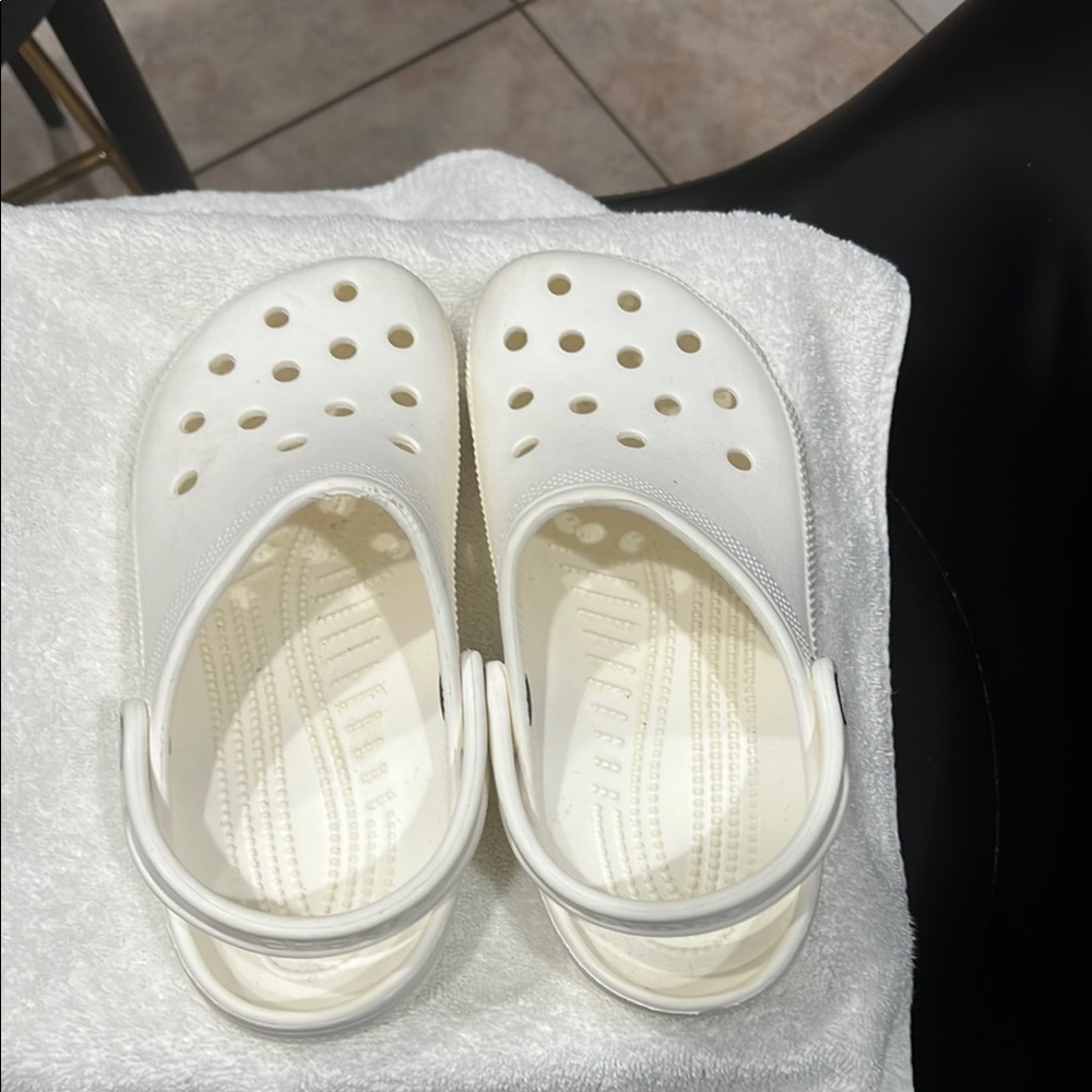 Crocs - Women’s White - Size 7